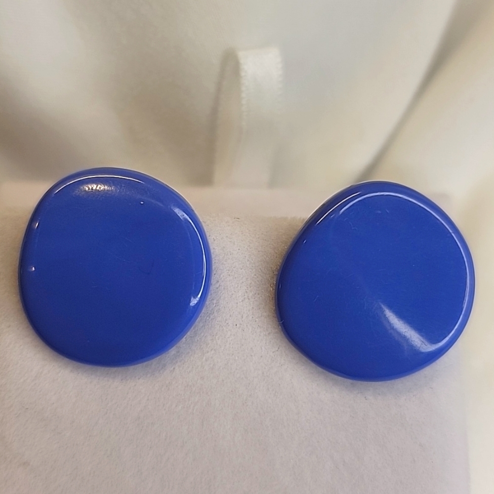 Vintage Lavender Button Clip on Artsy  Costume Statement Jewelry 💜